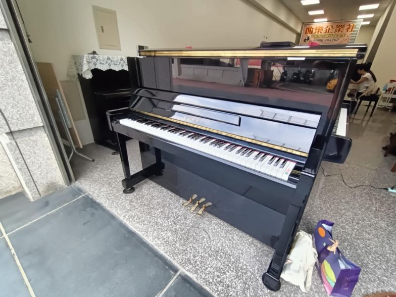  2008年左右的 KAWAI K-3 中古鋼琴 內外狀況還不錯 只要45000 自己搬 